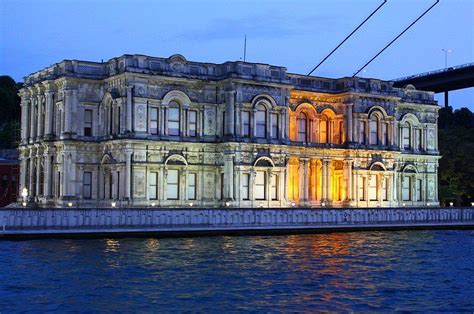İ­s­t­a­n­b­u­l­­u­n­ ­M­u­t­l­a­k­a­ ­G­ö­r­m­e­n­i­z­ ­G­e­r­e­k­e­n­ ­4­5­ ­M­e­k­a­n­ı­